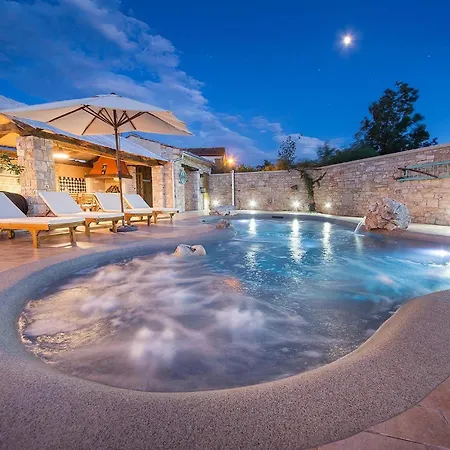 Elizabeta Tatil Evi *