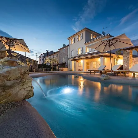 Elizabeta Tatil Evi *