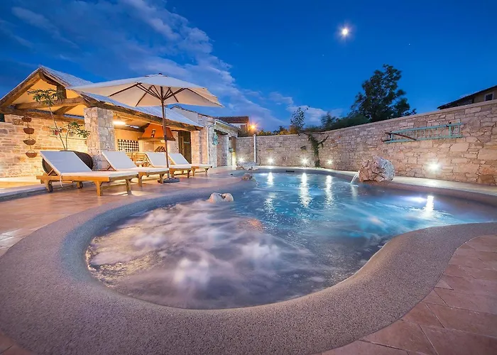 Elizabeta Feriehus *